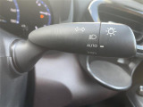 【 オートライト 】オートライトなのでライトの点け忘れを気にすることなく運転が出来ます。