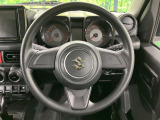 インテリアに合わせたデザインのステアリングは、運転される方のことも考え、運転しやすい形状、大きさです。是非一度、実際に触ってお確かめください。