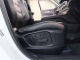 パワーシート搭載。微妙な調整が手軽にでき、ピッタリなポジションで運転することが可能です。
