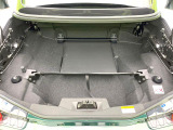 普段のお買い物や通勤、送迎等に十分な荷室スペースを確保しております。セカンドシートを倒すと、大きな荷物の積載も可能です♪