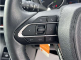 ステアリングスイッチ付き。前方から目を離すことなく操作することが可能です。