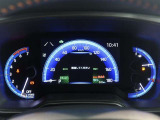 とっても見やすいメーターです。夜間時はラグジュアリーな気分にさせてくれる照明が魅力ですので、夜のドライブも楽しみになりますよ♪