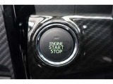 スマートエントリー&プッシュスタートはキーをバッグ等に携帯している時にブレーキを踏んでスタートボタンを押すとエンジンが始動します。車内に忘れた場合にはロック出来ませんので締め忘れの心配もなくなります!