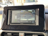 パノラミックビューモニター付きです。車両を上から見たような映像をディスプレイオーディオ画面に表示。運転席からの目視だけでは見にくい、車両周辺の状況をリアルタイムでしっかり確認できます。