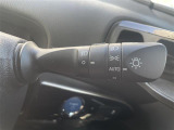 【 オートライト 】オートライトなのでライトの点け忘れを気にすることなく運転が出来ます。