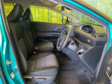 運転席シート廻りは使用感も少なく、良好な状態となっています。前オーナー様が丁寧に使っていたことがよくわかりますね。