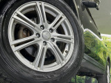 【17インチアルミホイール】外観にマッチしたアルミホイールを装着しております。各種社外アルミホイールや、スタッドレスタイヤも取扱いしております。是非ご相談ください♪