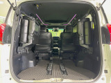 後席を格納すると、これだけの広さが!シーンに合わせたシートアレンジで、大きな荷物も積むことが出来ます♪