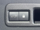【パワーバックドア】スマートキーや運転席のボタンを押すだけでリアゲートが自動で開閉します!荷物を持っている時や、高い位置にあるバックドアを閉める際に便利な機能です♪