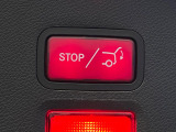 ●電動リアゲート:ワンタッチでリアゲートの開閉ができ、荷物などで両手が塞がっている状態でも簡単に開閉ができる便利機能です。