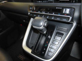 インパネシフトのオートマチックトランスミッションです。