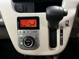 シフトレバーとエアコンの操作パネルをインパネに集約して、足元が広く使えるようになっています!オートエアコンで車内はいつでも快適!