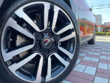 ●純正17インチアルミホイール:輸入車ならではの卓越した走りを支えるホイールと足回りです!日本車の走りに慣れている方にもぜひ体感して頂きたいほど、高いレベルでまとまっています!