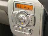 【オートエアコン】一度お好みの温度に設定すれば、車内の温度を検知し風量や温度を自動で調整。暑い&hellip;寒い&hellip;と何度もスイッチ操作をする必要はありません。快適な車内空間には必須の機能ですね♪