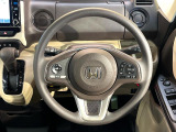 インテリアに合わせたデザインのステアリングは、運転される方のことも考え、運転しやすい形状、大きさです。是非一度、実際に触ってお確かめください。