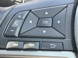 走行中のオーディオ操作にステアリングスイッチが便利です。