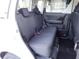 後部座席も大きな擦れもなく状態良好です。
