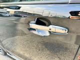 当社の査定士が直に査定し、入庫したお車なので、自信を持ってお勧め出来、また安心してお乗り頂けます!(支払総額は、車検又は法定点検に掛かる費用や、税金・登録手数料等が含まれた、店頭納車での総額です)