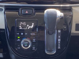 オートエアコン付きで快適に運転が楽しめます。