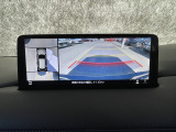 狭い場所での駐車やすれ違いなどでより的確な運転操作に役立つ360&deg;ビューモニターが装備されています。