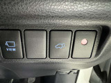 電動式バックドアなのでボタン一つで運転席からも開け閉めできるので便利ですよ。