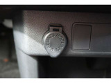 【アクセサリーソケット】12Vのカー用品等の電源供給が可能です。