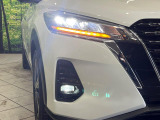 【LEDヘッドライト】悪天候や夜間走行時も良好な視界を確保し安心して運転できる高輝度LEDヘッドライトを装備!点灯速度が早く、消費電力も抑えられています。