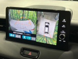 【マルチビューカメラシステム】専用のカメラにより、上から見下ろしたような視点で360度クルマの周囲を確認することができます☆死角部分も確認しやすく、狭い場所での切り返しや駐車もスムーズに行えます。