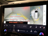 パノラミックビューモニター付きです。車両を上から見たような映像をディスプレイオーディオ画面に表示。運転席からの目視だけでは見にくい、車両周辺の状況をリアルタイムでしっかり確認できます。