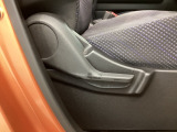 シートハイトアジャスターが付いているので運転姿勢を調整するのに便利ですね。身長に合ったシートポジションは安全運転や疲労軽減にもつながります。