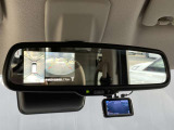 ルームミラーにアラウンドビューモニターが表示可能です。