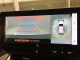 パノラミックビューモニター付きです。車両を上から見たような映像をディスプレイオーディオ画面に表示。運転席からの目視だけでは見にくい、車両周辺の状況をリアルタイムでしっかり確認できます。