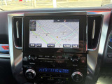 ナビ、オートエアコンついてます