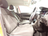 やや硬めの、ゆったりと座れるシートで、ロングドライブも快適です!!