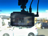 【ドライブレコーダー】映像・音声などの運転中の記録を残します。事故などを起こした起こされた時の証拠になりえますので、もしも時でも安心ですね。