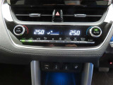 オートエアコンを装備しています。室内の温度を設定すると、センサーが室温を感知して、温度、風量を自動的にコントロールし、快適な空間にしてくれます。