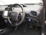 運転席の様子です。見通しの良いすっきりとした内装で運転しやすい空間となっております!