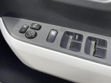 【電動格納ミラー】サイドミラーは電動格納式となっており、狭い駐車場でもキズがつくリスクを抑えられます。