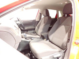 やや硬めの、ゆったりと座れるシートで、ロングドライブも快適です!!