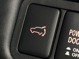 【パワーバックドア】スマートキーや運転席のボタンを押すだけでリアゲートが自動で開閉します!荷物を持っている時や、高い位置にあるバックドアを閉める際に便利な機能です♪