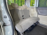 後部座席も気になるようなキズ・汚れやへたり等、大きなダメージはなく、良好な状態です。