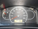 大きくて視認性の良いアナログメーターです。 走行距離 69163Km
