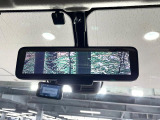 【インテリジェントルームミラー】後席の大きな荷物や同乗者で後方が確認しづらい時でも安心!カメラが撮影した車両後方の映像をルームミラー内に表示。クリアな視界で状況の確認が可能です!