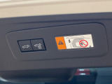 【パワーバックドア】スマートキーや運転席のボタンを押すだけでリアゲートが自動で開閉します!荷物を持っている時や、高い位置にあるバックドアを閉める際に便利な機能です♪