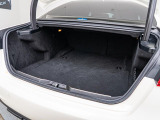 大容量のハッチバックルーム。大型スーツケースや、ゴルフバックなど何でもお任せ。