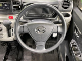 ステアリングも使用感が少なく、きれいな状態となっております♪