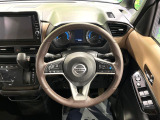 【純正革巻きステアリング】上質な革を使用することで、手にしっかり馴染みとても運転しやすいハンドルです♪