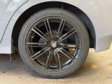 【17インチアルミホイール】外観にマッチしたアルミホイールを装着しております。各種アルミホイールや、スタッドレスタイヤも取扱いしております。是非ご相談ください♪