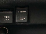 こちらのクルマはUSB接続コネクタも装備されています♪スマホの充電などにお使い下さい。ご旅行中での充電切れも、これなら心配いりませんね!