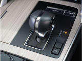 【シフトレバー】シフトもとても操作しやすいデザインになっております。運転する人の事を第一に考えた操作性の高い仕様です。